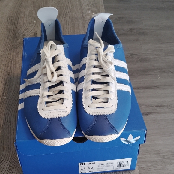 Adidas Men's Blue and White Sneakers - Picture 3 of 6